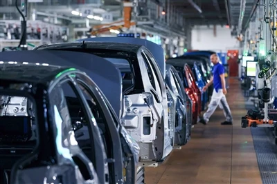 Kesatuan Perindustrian Terbesar Jerman Menuntut 7% Kenaikan Gaji Untuk Volksw...