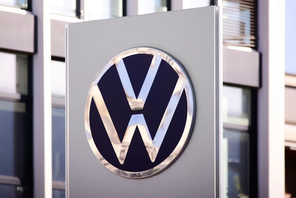 Mercedes, Stellantis, Dan Volkswagen Berbincang Dengan Serbia Untuk Bekalan L...