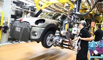 Pengeluaran Kereta UK Jatuh Hampir 18% Tahun-pada-Tahun pada bulan Januari
